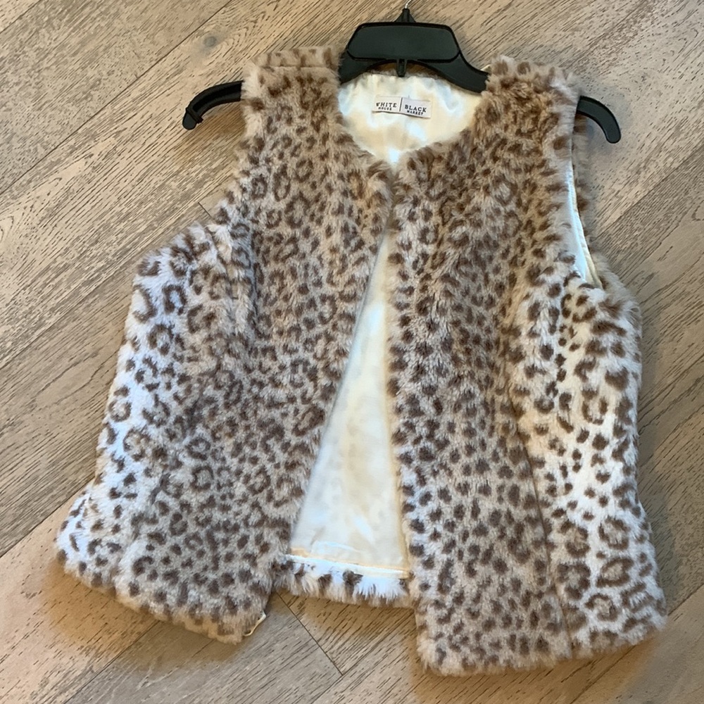 White House Black Market Faux Fur Cream Snow Leopard 🐆 Animal Furry Fuzzy Vest